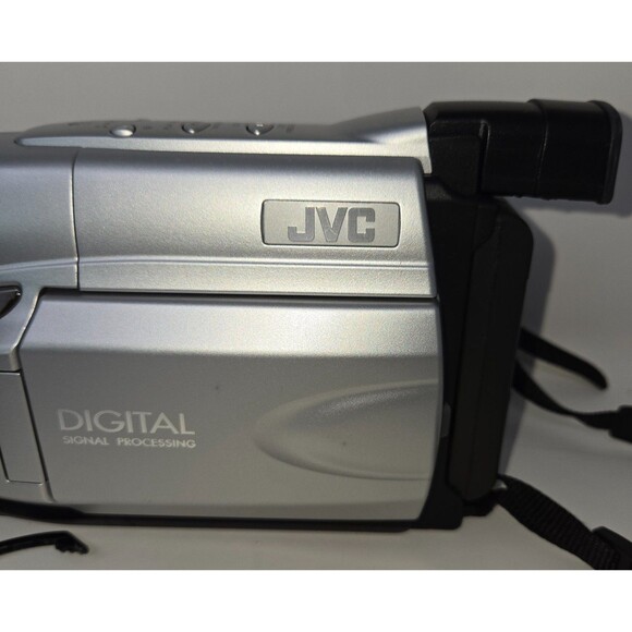 JVC Compact VHS Camcorder VHS-C GR-AXM17U w/ Tape Adapter Case Power & RCA Cords - Picture 15 of 16